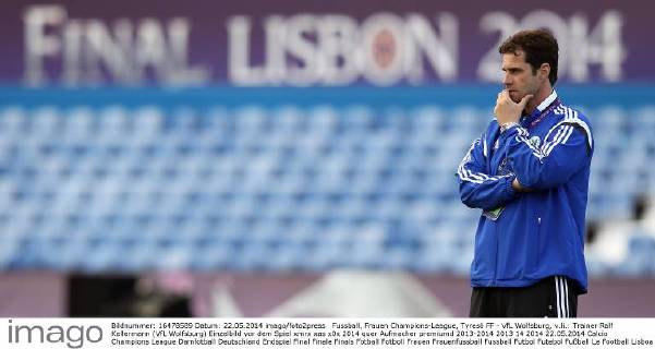 Fussball, Frauen Champions-League, Tyresö FF - VfL Wolfsburg, v.li.: Trainer Ralf Kellermann (VfL Wolfsburg) Einzelbild vor dem Spiel xmrx