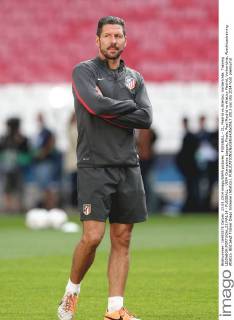 FUSSBALL - CL, Madrid vs Atletico, Vorberichte, Training LISSABON,PORTUGAL,23.MAI.14 - FUSSBALL - UEFA Champions League, Finale, Real Madrid vs Atletico Madrid, Vorberichte, Abschlusstraining Atletico. Bild zeigt Trainer Diego Simeone (Atletico). 