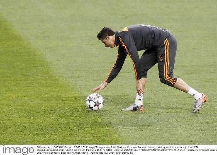 Real Madrid s Cristiano Ronaldo during training session previous to the UEFA Champions League 2013 2014 Final match.May 23,2014.  (20151543)