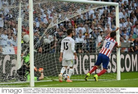 24.05.2014, xjhx, Fussball Champions League Finale, Real Madrid - Atletico Madrid, v.l. Iker Casillas (Real Madrid), Daniel Carvajal (Real Madrid) Raul Garcia (Atletico Madrid) Goal scored, Tor zum 0:2