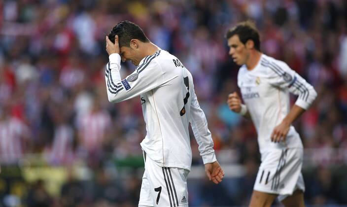 Cristiano Ronaldo (Real Madrid CF 7) and Gareth Bale upset during the final of the Champions league between Real Madrid and Atletico Madrid, Estadio da Luz in Lisbon on May 24., 2014. Real Madrid gegen Atletico Madrid im Finale der Champions League, Saison 2013 2014 am 24. Mai 2014.