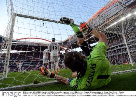 24.05.2014, xjhx, Fussball Champions League Finale, Real Madrid - Atletico Madrid, v.l. Iker Casillas (Real Madrid), Diego Godin (Atletico Madrid) Goal scored, Tor zum 0:1