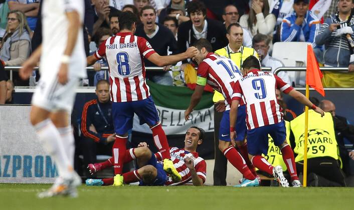 Diego Godin (Atletico Madrid 2 on the floor) with ltr: Raul Garcia (Atletico Madrid 8), Gabi (Atletico Madrid 14) and David Villa (Atletico Madrid 9) celebrating his goal 1:0 during the final of the Champions league between Real Madrid and Atletico Madrid, Estadio da Luz in Lisbon on May 24., 2014. Real Madrid gegen Atletico Madrid im Finale der Champions League, Saison 2013 2014 am 24. Mai 2014.