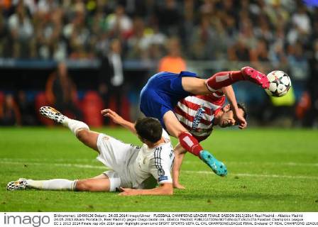 FUSSBALL CHAMPIONS LEAGUE FINALE SAISON 2013 2014 Real Madrid - Atletico Madrid 24.05.2013 Alvaro Morata (li, Real Madrid) gegen Diego Godin (re, Atletico Madrid) 
