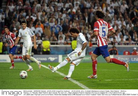 24.05.2014, xjhx, Fussball Champions League Finale, Real Madrid - Atletico Madrid, v.l. Marcelo (Real Madrid) Goal scored, Tor zum 3:1, Tiago (Atletico Madrid)