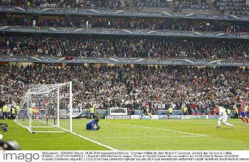 Cristiano RONALDO, Real Madrid 7 Torschuss, schiesst das Tor zum 4-1 REAL MADRID - ATLETICO MADRID ( - ) Fussball UEFA Champions League, Finale, im Stadion Estadio da Luz Lissabon am 24.05.2014 CL Saison 2013 2014