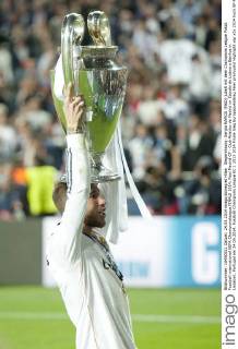 Siegerehrung: Sergio RAMOS (MAD) jubelt mit dem Champions League Pokal. Fussball international UEFA Championsleague FINALE 2014: Real Madrid CF - Club Atletico de Madrid im Estadio do Lisboa e Benfica in Lissabon, Portugal am 24.05.2014,