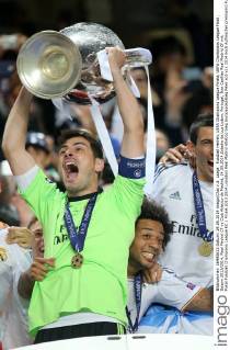 Fussball Herren, UEFA Champions League Finale, UEFA Champions League Final , Saison 2013 2014, Real Madrid CF vs Club Atletico de Madrid, 24.05.2014,Estadio da Luz Lisbon, Portugal, Iker Casillas Real Madrid CF mit Pokal