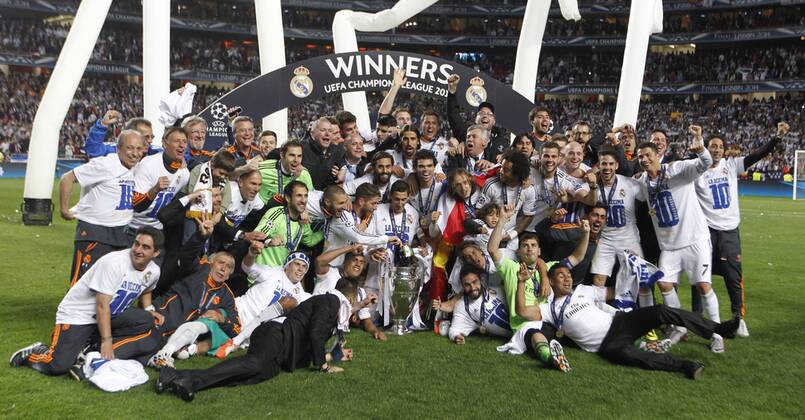 The team of Real Madrid with the trophy and Ronaldo, Gareth Bale, Ramos, Sami Khedira, after the final of the Champions league between Real Madrid and Atletico Madrid, Estadio da Luz in Lisbon on May 24., 2014. Real Madrid gegen Atletico Madrid im Finale der Champions League, Saison 2013 2014 am 24. Mai 2014.