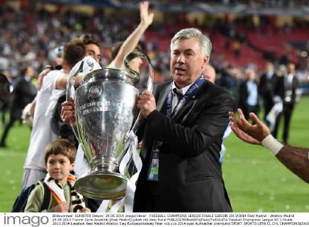 FUSSBALL CHAMPIONS LEAGUE FINALE SAISON 2013 2014 Real Madrid - Atletico Madrid 24.05.2014 Trainer Carlo Ancelotti (Real Madrid) jubelt mit dem Pokal 