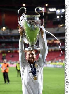 FUSSBALL CHAMPIONS LEAGUE FINALE SAISON 2013 2014 Real Madrid - Atletico Madrid 24.05.2014 Sergio Ramos (Real Madrid) jubelt mit dem Pokal 