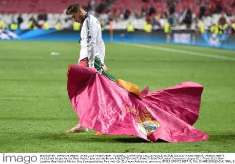 FUSSBALL CHAMPIONS LEAGUE FINALE SAISON 2013 2014 Real Madrid - Atletico Madrid 24.05.2014 Sergio Ramos (Real Madrid) gibt sich als Torero 
