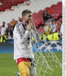 Sergio Ramos (Real) küsst das Tornetz . Champions League-Sieger 2014 Real Madrid . Real Madrid-Atletico Madrid . Lissabon, POR, 24.05.2014 , Finale, Fussball-Champions League 2014.