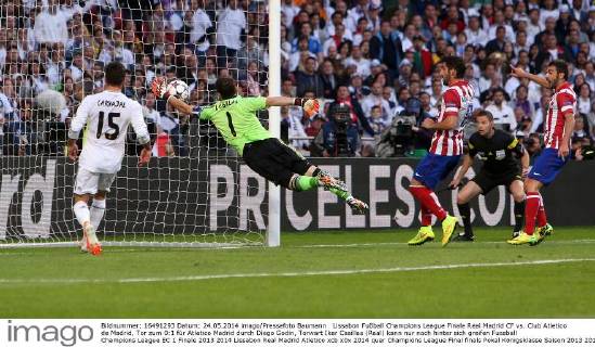 Lissabon Fußball Champions League Finale Real Madrid CF vs. Club Atletico de Madrid, Tor zum 0:1 für Atletico Madrid durch Diego Godin, Torwart Iker Casillas (Real) kann nur noch hinter sich greifen