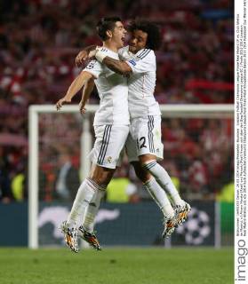 Lissabon Fußball Champions League Finale Real Madrid CF vs. Club Atletico de Madrid, v.l.Alvaro Morata (Real) und Marcelo (Real) freuen sich über den Sieg