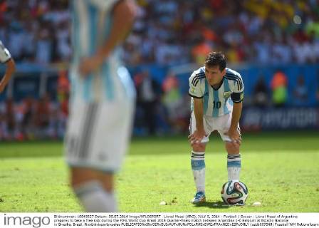 Lionel Messi (ARG), JULY 5, 2014 - Football Soccer : Lionel Messi of Argentina prepares to take a free kick during the FIFA World Cup Brazil 2014 Quarter-finals match between Argentina 1-0 Belgium at Estadio Nacional in Brasilia, Brazil. Noxthirdxpartyxsales (uzdb007048)