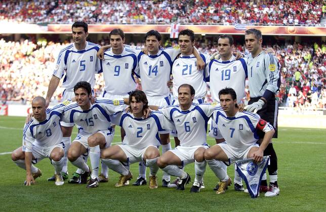 Fußball, EM Finale 2004 in Lissabon, Portugal - Griechenland 0:1 EUROPAMEISTER 2004 Team Griechenland Manschaft Finale Griechenland - Portugal 1: 0 in Lissabon. Fussball . UEFA Fussball Europameisterschaften 2004 in Portugal Copyright