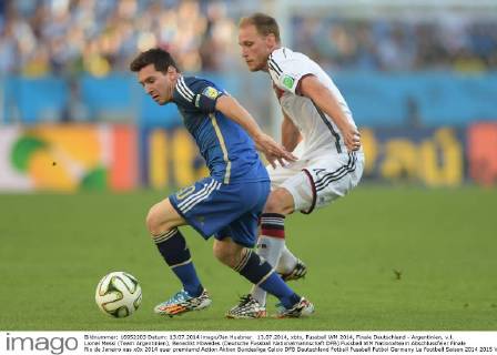 13.07.2014, xbtx, Fussball WM 2014, Finale Deutschland - Argentinien, v.l. Lionel Messi (Team Argentinien), Benedikt Höwedes (Deutsche Fussball Nationalmannschaft DFB)