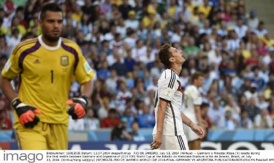 RIO DE JANEIRO, July 13, 2014 (Xinhua) -- Germany s Miroslav Klose (R) reacts during the final match between Germany and Argentina of 2014 FIFA World Cup at the Estadio do Maracana Stadium in Rio de Janeiro, Brazil, on July 13, 2014. (Xinhua Yang Lei)(pcy) (SP)BRAZIL-RIO DE JANEIRO-WORLD CUP 2014-FINAL-GERMANY VS ARGENTINA