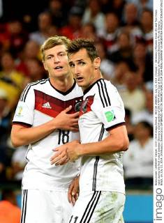 RIO DE JANEIRO, July 13, 2014 (Xinhua) -- Germany s Miroslav Klose (R) and Toni Kroos react during the final match between Germany and Argentina of 2014 FIFA World Cup at the Estadio do Maracana Stadium in Rio de Janeiro, Brazil, on July 13, 2014. (Xinhua Liu Dawei)(pcy) (SP)BRAZIL-RIO DE JANEIRO-WORLD CUP 2014-FINAL-GERMANY VS ARGENTINA