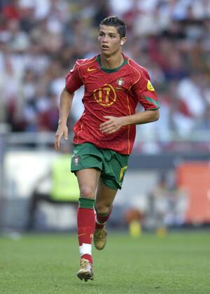 Fußball, EM Finale 2004 in Lissabon, Portugal - Griechenland 0:1 RONALDO Cristiano Team Portugal Finale Griechenland - Portugal 1: 0 in Lissabon. Fussball Aktion. UEFA Fussball Europameisterschaften 2004 in Portugal Copyright