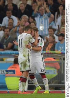 13.07.2014, xbtx, Fussball WM 2014, Finale - Deutschland - Argentinien, v.l. Miroslav Klose (Deutsche Fussball Nationalmannschaft DFB), Mario Götze (Deutsche Fussball Nationalmannschaft DFB) Torjubel, Goal celebration, celebrate the goal 1:0