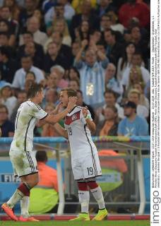 13.07.2014, xbtx, Fussball WM 2014, Finale - Deutschland - Argentinien, v.l. Miroslav Klose (Deutsche Fussball Nationalmannschaft DFB), Mario Götze (Deutsche Fussball Nationalmannschaft DFB) Torjubel, Goal celebration, celebrate the goal 1:0