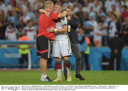 13.07.2014, xbtx, Fussball WM 2014, Finale - Deutschland - Argentinien, v.l. Bastian Schweinsteiger (Deutsche Fussball Nationalmannschaft DFB) jubeln jubelt nach Spielende.