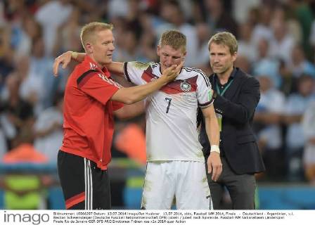 13.07.2014, xbtx, Fussball WM 2014, Finale - Deutschland - Argentinien, v.l. Bastian Schweinsteiger (Deutsche Fussball Nationalmannschaft DFB) jubeln jubelt nach Spielende.