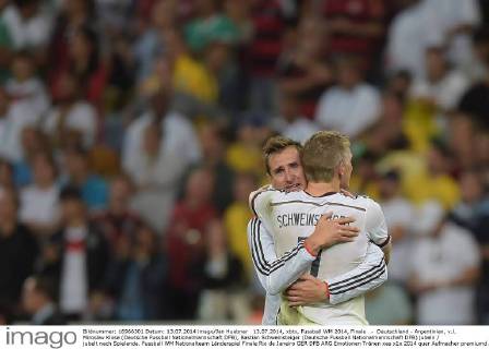 13.07.2014, xbtx, Fussball WM 2014, Finale - Deutschland - Argentinien, v.l. Miroslav Klose (Deutsche Fussball Nationalmannschaft DFB), Bastian Schweinsteiger (Deutsche Fussball Nationalmannschaft DFB) jubeln jubelt nach Spielende.