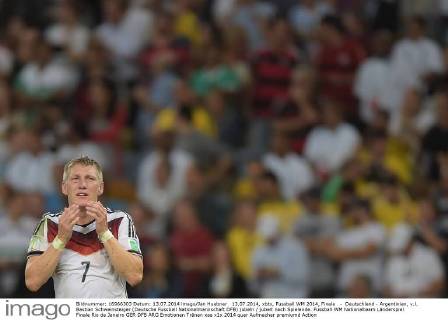 13.07.2014, xbtx, Fussball WM 2014, Finale - Deutschland - Argentinien, v.l. Bastian Schweinsteiger (Deutsche Fussball Nationalmannschaft DFB) jubeln jubelt nach Spielende.