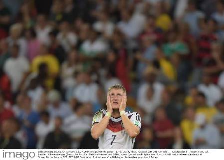 13.07.2014, xbtx, Fussball WM 2014, Finale - Deutschland - Argentinien, v.l. Bastian Schweinsteiger (Deutsche Fussball Nationalmannschaft DFB) jubeln jubelt nach Spielende.