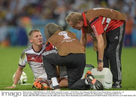 13.07.2014, xbtx, Fussball WM 2014, Finale Deutschland - Argentinien, v.l. Bastian Schweinsteiger (Deutsche Fussball Nationalmannschaft DFB) wird behandelt.