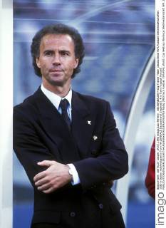 BECKENBAUER Franz Trainer Team_Deutschland FIFA Fussball Weltmeisterschaften 1990 in Italien Halbfinalspiel in Turin HALBFINALE Deutschland_England 5_4 in Turin Fussball Portrait