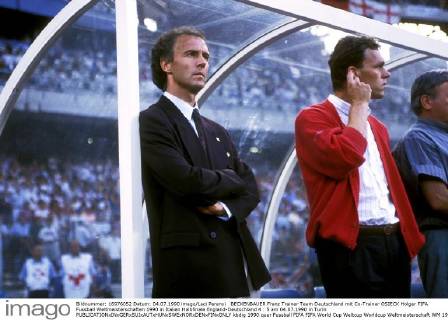 BECKENBAUER Franz Trainer Team Deutschland mit Co-Trainer OSIECK Holger FIFA Fussball Weltmeisterschaften 1990 in Italien Halbfinale England-Deutschland 4 : 5 am 04.07.1990 in Turin