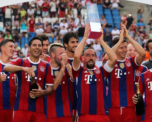 Telekom Cup 2014 1. Fussball Bundesliga Saison 2014-2015 Telekom Cup in der Imtech Arena Hamburg Finale FC Bayern München - VfL Wolfsburg Sieger FC Bayern München vorne v.l.: <Claudio Pizarro (FC Bayern München), Franck Ribery (FC Bayern München), Robert Lewandowski (FC Bayern München)