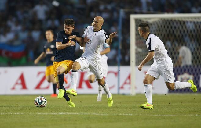SOCCER - CL, Karabag vs RBS BAKU,AZERBAIJAN,30.JUL.14 - SOCCER - UEFA Champions League, qualifying, Karabag Agdam FK vs Red Bull Salzburg. Image shows Christoph Leitgeb (RBS) and Richard Almeida (Karabag). 