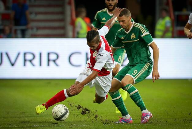 20140730 - LIEGE, BELGIUM: Standard s Mehdi Carcela and Panathinaikos Marcus Berg fight for the ball during a soccer game between Belgian first division team Standard de Liege and Greek Panathinaikos F.C., Wednesday 30 July 2014, in Liege, the first leg of the third qualifying round for the UEFA Champions League tournament. VIRGINIExLEFOUR  premiumd 97431209