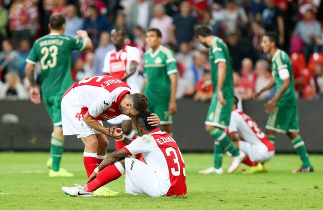20140730 - LIEGE, BELGIUM: Standard d Francois Marquet and Standard s Imoh Ezekiel look dejected after a soccer game between Belgian first division team Standard de Liege and Greek Panathinaikos F.C., Wednesday 30 July 2014, in Liege, the first leg of the third qualifying round for the UEFA Champions League tournament. VIRGINIExLEFOUR  premiumd 97431352