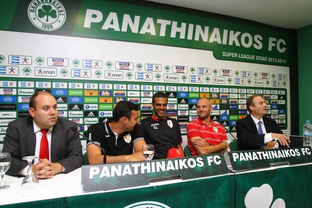 Standard s head coach Guy Luzon (C) and Standard s Jelle Van Damme pictured during a press conference of Standard de Liege, Monday 04 August 2014, in Athens. - Third qualifying round of the UEFA Champions League ACTIONxIMAGES  premiumd 17362
