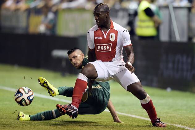20140805 - LIEGE, BELGIUM: Panathinaikos Konstantino Triantafyllopoulos and Standard s Paul-Jose Mpoku Ebunge fight for the ball during the return leg match between Greek soccer team Panathinaikos and Belgian first league soccer team Standard de Liege in the third qualifying round of the UEFA Champions League competition, Tuesday 05 August 2014, in Athens. The first leg match resulted in a 0-0 draw. YORICKxJANSENS  premiumd Aufmach20211121
