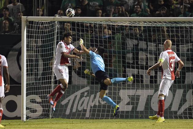 20140805 - LIEGE, BELGIUM: Standard s Igor de Camargo, Standard s goalkeeper Eiji Kawashima and Standard s Jelle Van Damme pictured during the return leg match between Greek soccer team Panathinaikos and Belgian first league soccer team Standard de Liege in the third qualifying round of the UEFA Champions League competition, Tuesday 05 August 2014, in Athens. The first leg match resulted in a 0-0 draw. YORICKxJANSENS  premiumd 20171199