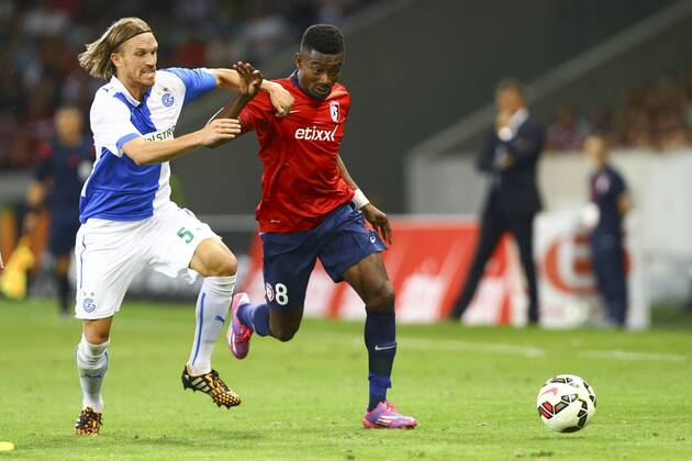 Michael Lang (Grasshopper Zurich) vs Salomon Kalou (Lille) FOOTBALL : LOSC vs Grasshopper Club Zurich - 3eme tour preliminaire - Ligue des Champions - 05 08 2014 GwendolineLeGoff Panoramic 
