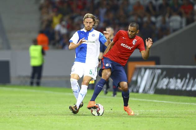 Michael Lang (Grasshopper Zurich) vs Ronny Rodelin (Lille) FOOTBALL : LOSC vs Grasshopper Club Zurich - 3eme tour preliminaire - Ligue des Champions - 05 08 2014 GwendolineLeGoff Panoramic 