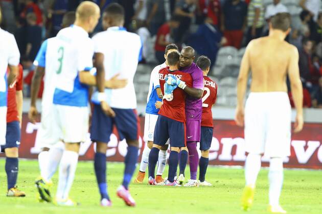 Jonathan Delaplace (Lille) et Vincent Enyeama (Lille) FOOTBALL : LOSC vs Grasshopper Club Zurich - 3eme tour preliminaire - Ligue des Champions - 05 08 2014 GwendolineLeGoff Panoramic 