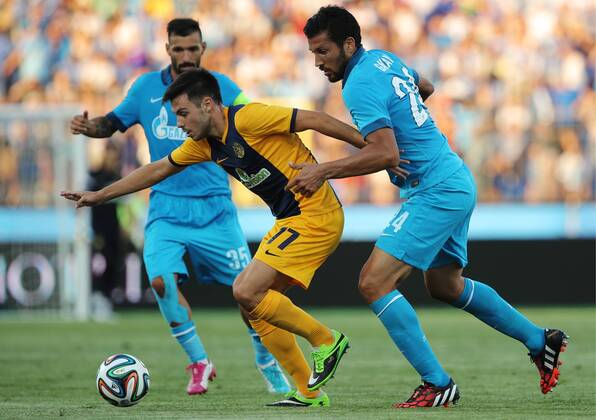 ITAR-TASS: ST. PETERSBURG, RUSSIA. AUGUST 6, 2014. Zenit s Danny (L), Ezequiel Garay (R) and AEL s Danielzinho (C) fight for the ball in their UEFA Champions League 3rd Qualifying Round match at the Petrovsky Stadium in St. Petersburg.  premiumd 20211410