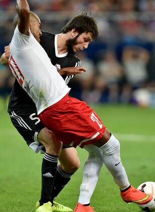 SOCCER - CL, RBS vs Qarabag SALZBURG,AUSTRIA,06.AUG.14 - SOCCER - UEFA Champions League, qualifying, Red Bull Salzburg vs Qarabag Agdam FK. Image shows Maksim Medvedev (Qarabag) and Alan de Carvalho (RBS). 