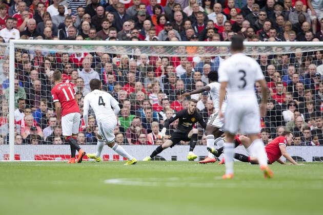 Swansea s Ki Sung-yueng scores the opening goal Manchester United ManU - Swansea City - Barclays Premier League - Old Trafford - Manchester - 16 08 2014 EDITORIAL USE ONLY. No use with unauthorised audio, video, data, fixture lists, club league logos or live services. Online in-match use limited to 120 images, no video emulation. No use in betting, games or single club league player publications.