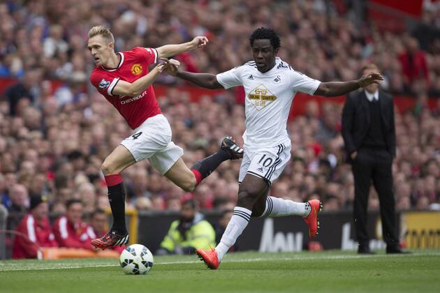 Darren Fletcher of Manchester United and Swansea s Wilfried Bony battle - Manchester United vs. Swansea - Barclays Premier League - Old Trafford - Manchester - 16 08 2014 Pic Philip Oldham Sportimage EDITORIAL USE ONLY. No use with unauthorised audio, video, data, fixture lists, club league logos or live services. Online in-match use limited to 120 images, no video emulation. No use in betting, games or single club league player publications.