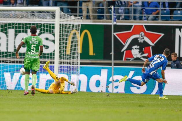 20140817 - GENT, BELGIUM: Gent s Danijel Milicevic (R) scores a goal during the Jupiler Pro League match between KAA Gent and Zulte Waregem, in Gent, Sunday 17 August 2014, on day 4 of the Belgian soccer championship. BRUNOxFAHY 04280103